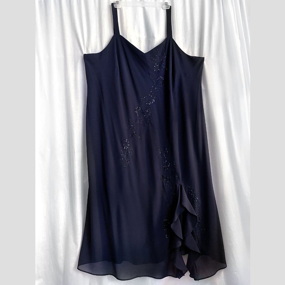 Dark navy-blue dress, elegant with bead embroidery. Size 34W (Plus size) New NWT